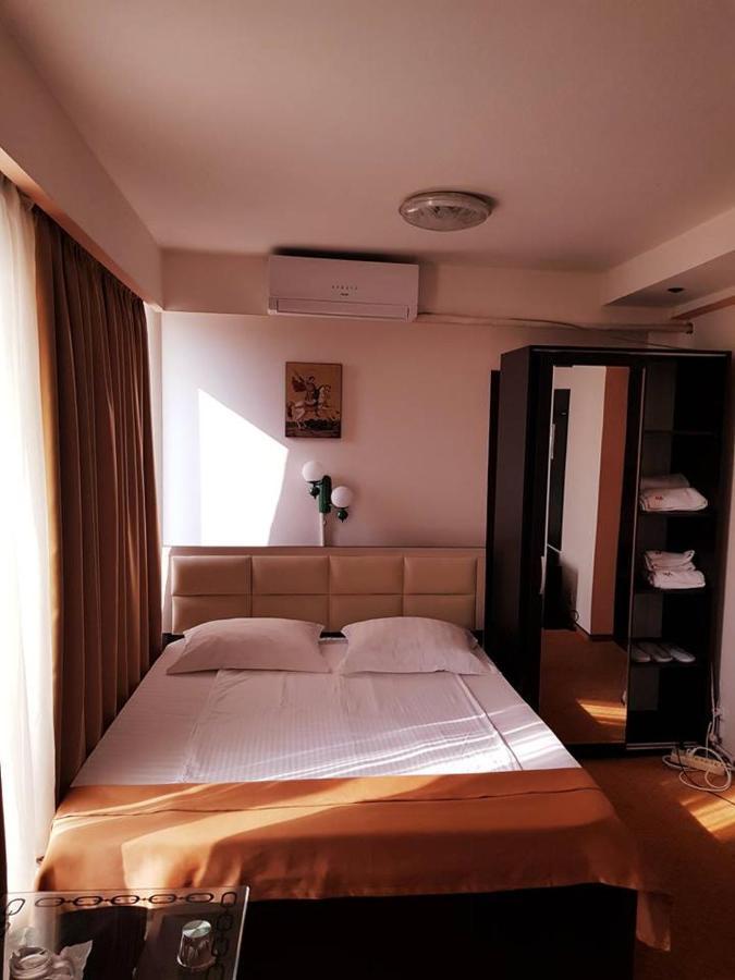Asia Hotel Târgu Jiu Esterno foto