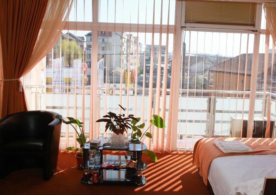 Asia Hotel Târgu Jiu Esterno foto