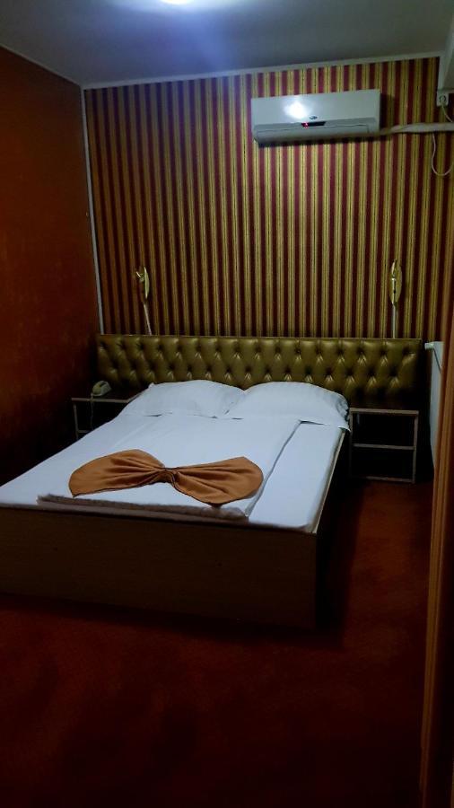 Asia Hotel Târgu Jiu Esterno foto