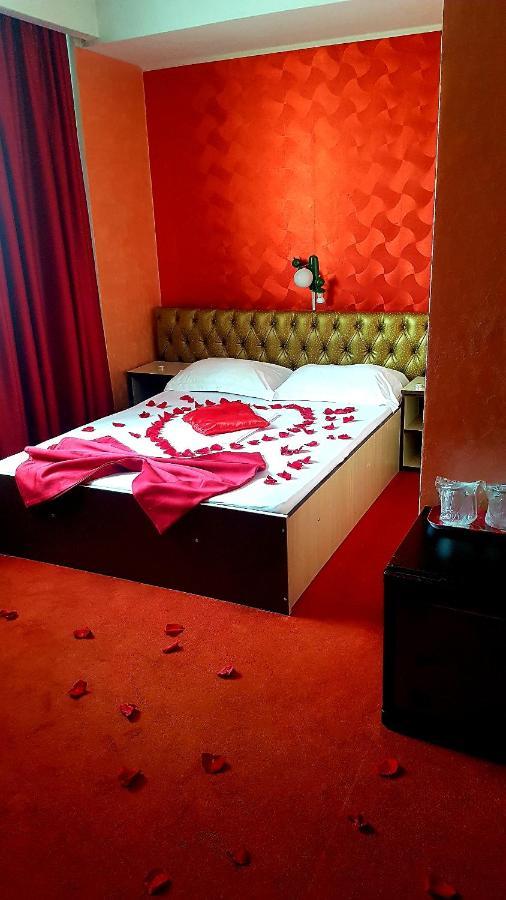 Asia Hotel Târgu Jiu Esterno foto