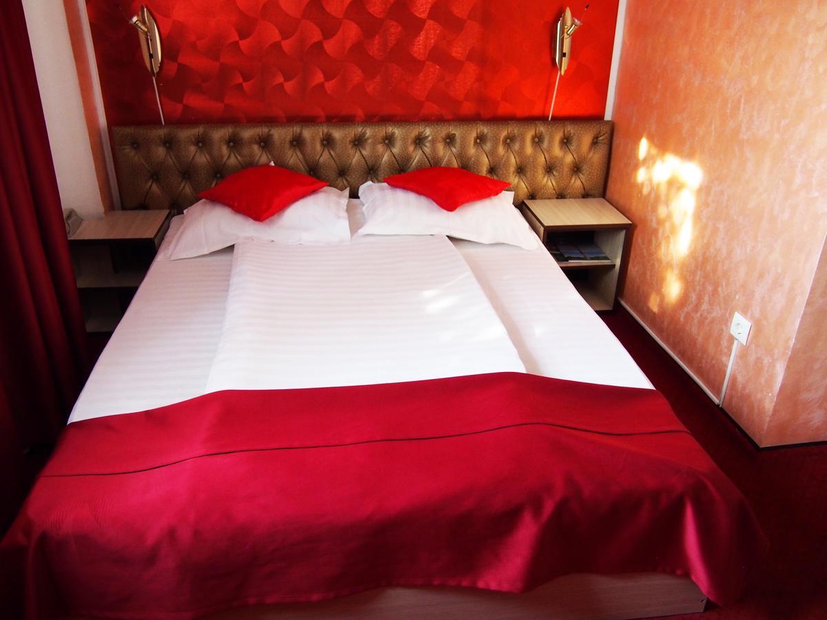 Asia Hotel Târgu Jiu Esterno foto