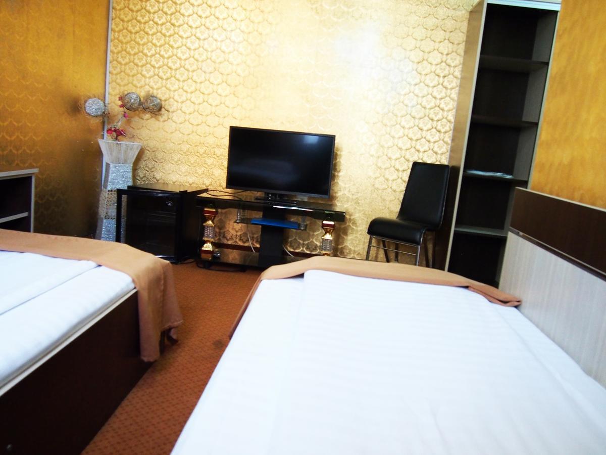Asia Hotel Târgu Jiu Esterno foto