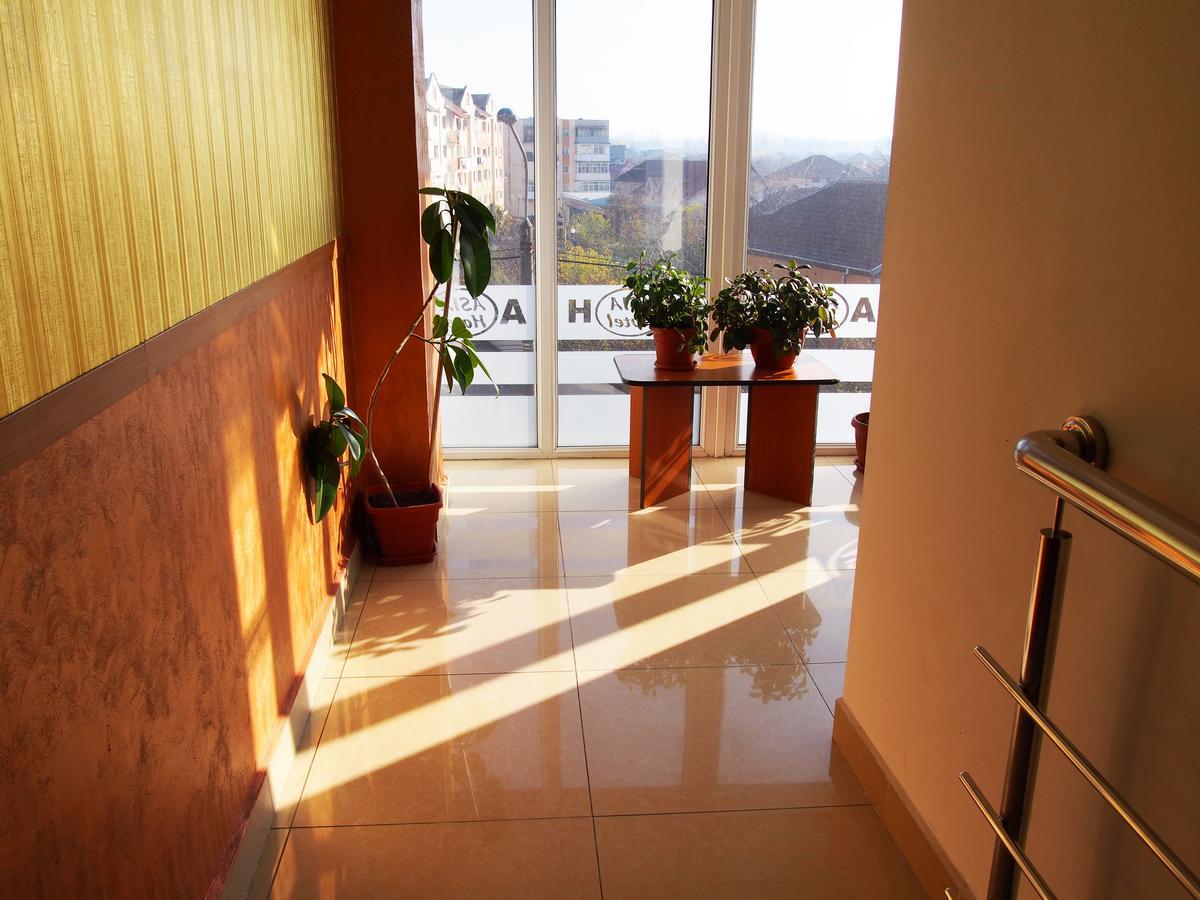 Asia Hotel Târgu Jiu Esterno foto