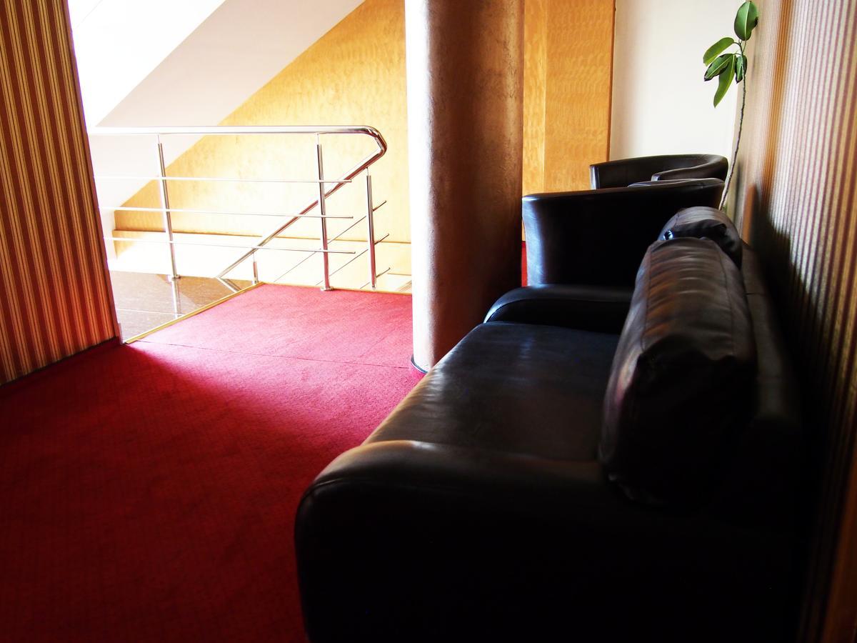 Asia Hotel Târgu Jiu Esterno foto