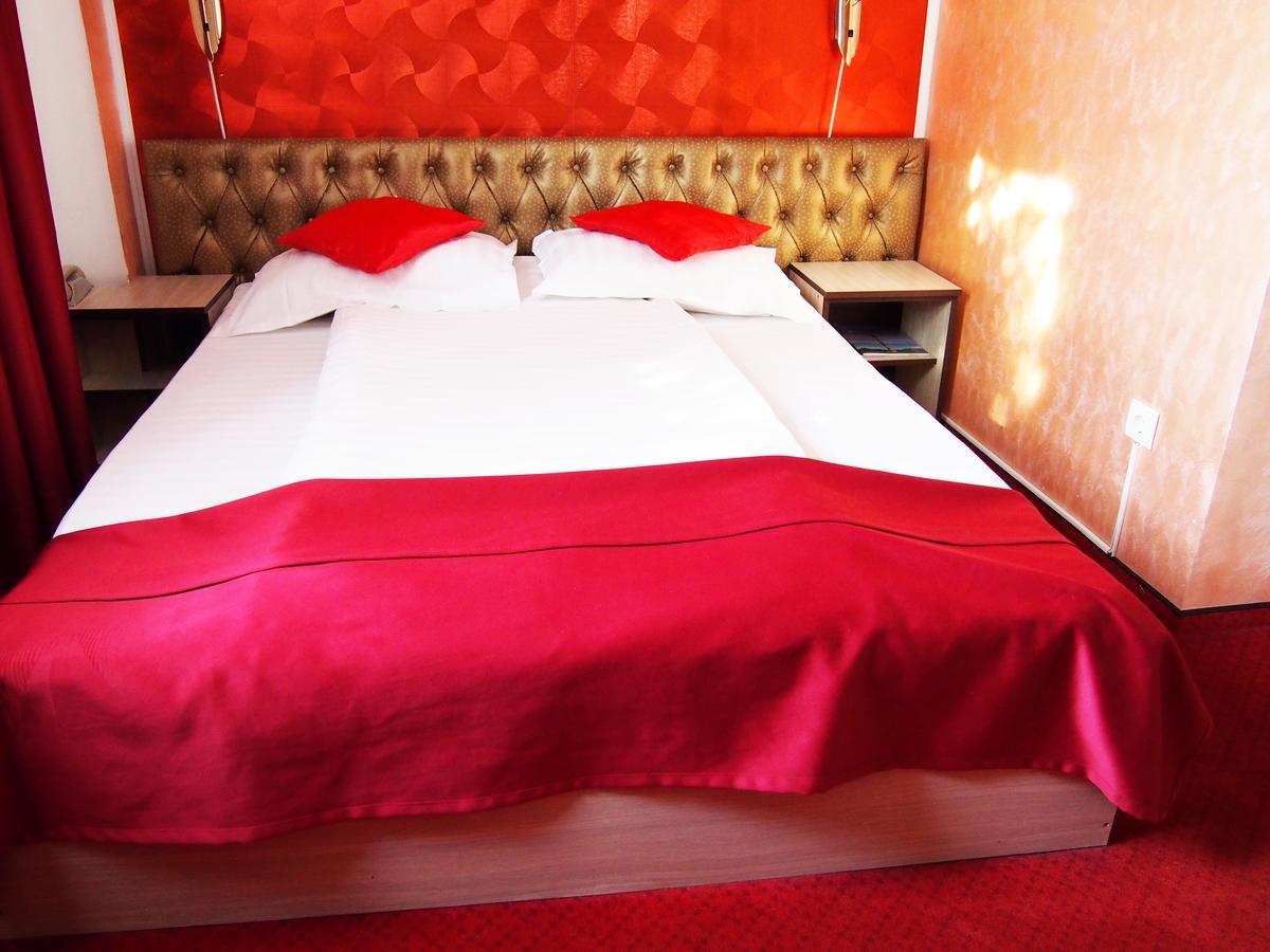 Asia Hotel Târgu Jiu Esterno foto
