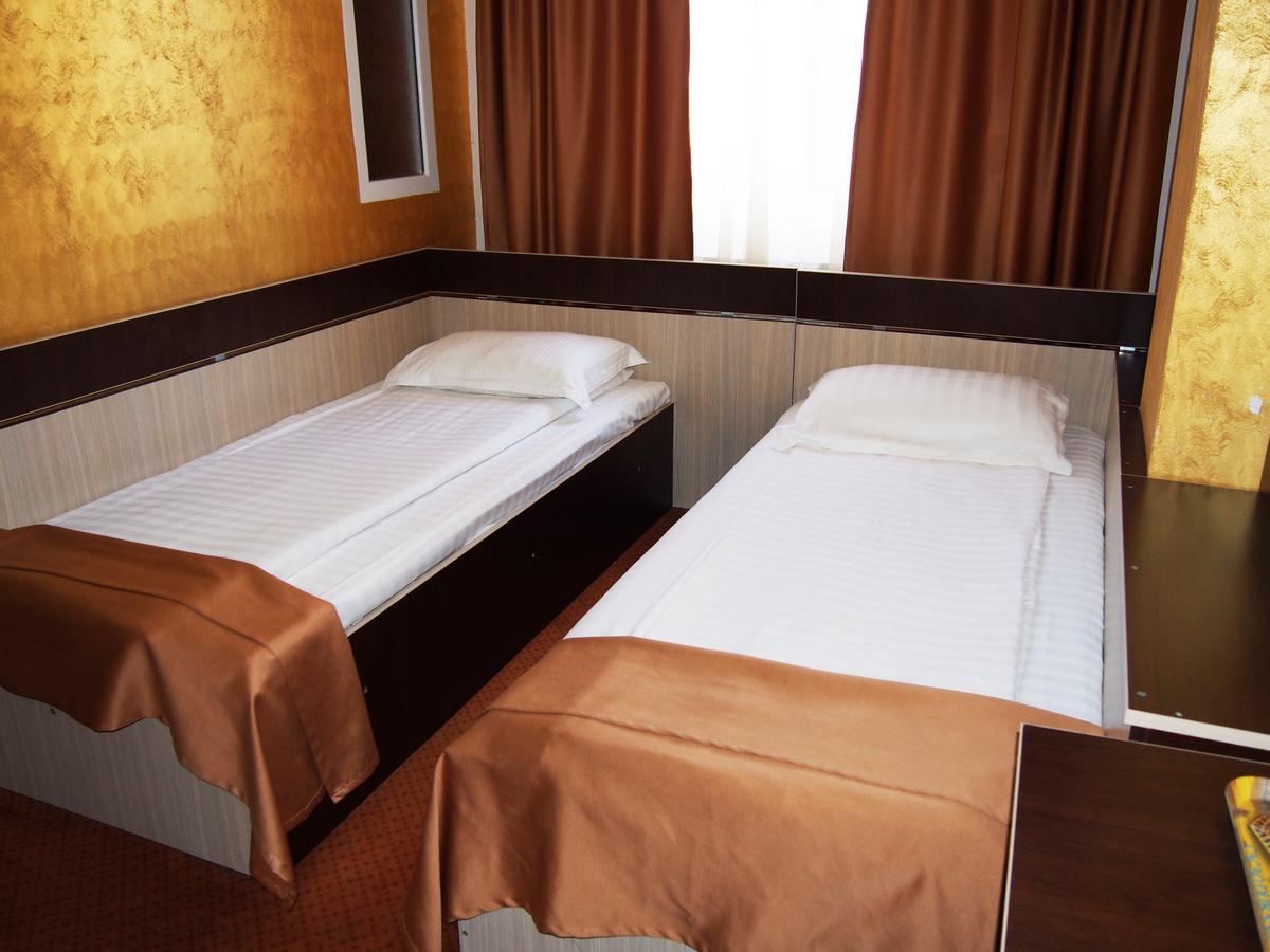 Asia Hotel Târgu Jiu Esterno foto