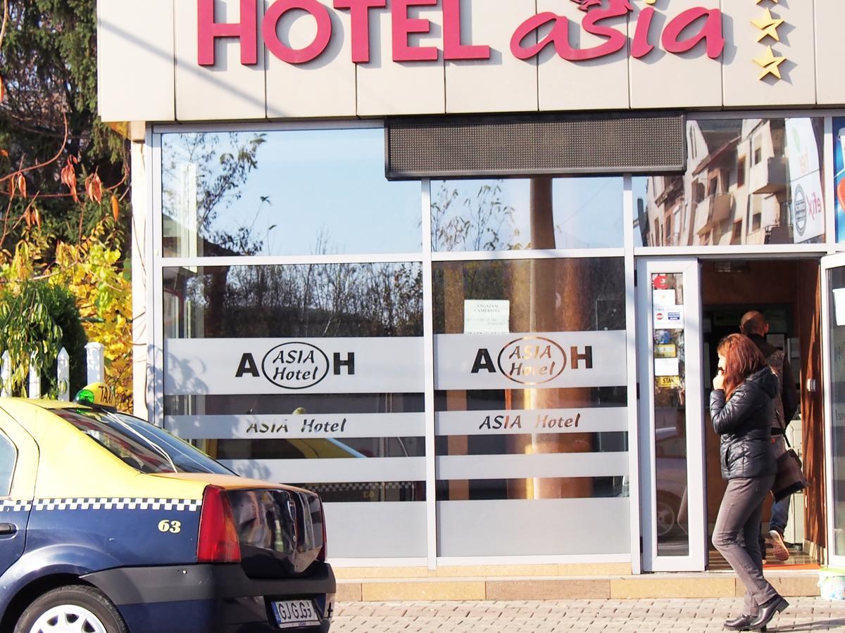 Asia Hotel Târgu Jiu Esterno foto
